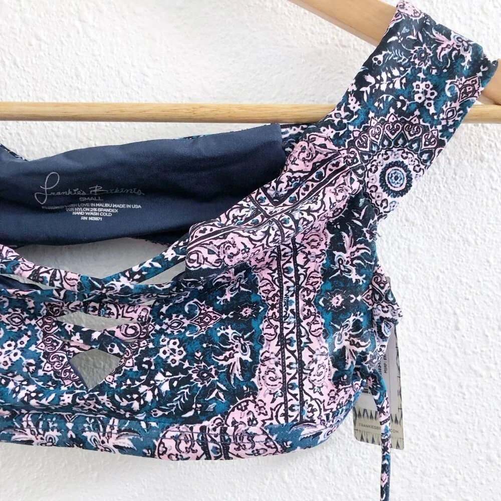 NWT FRANKIES BIKINIS Shiloh Top Small Size‎